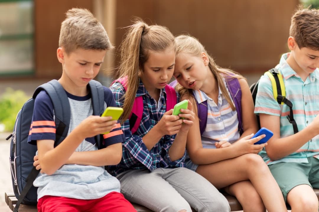 What parents need to know before letting kids use a smartphone